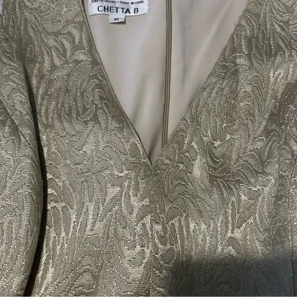 Elegant Gold Sleeveless Dress - Picture 7 of 13